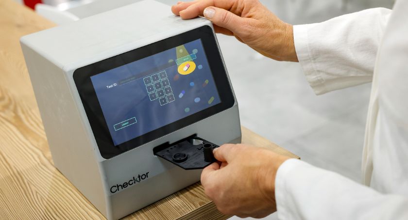 Swiss firm Checktor Biosciences has set itself the goal of facilitating the targeted treatment of infections with rapid point-of-care tests. Their initial focus is on the need for better gonorrhoea diagnostics; the lack of rapid tests adds to the issue of antibiotics being misused, as they are often prescribed based on symptoms that can be misleading. Photo: Messe Düsseldorf/ctillmann.